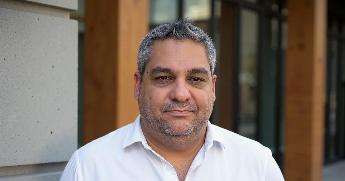 Axel Rivera, real estate agent